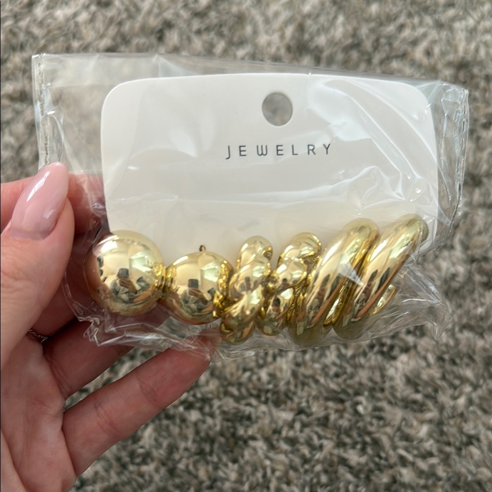 Elegant Gold Hoop Earrings Set